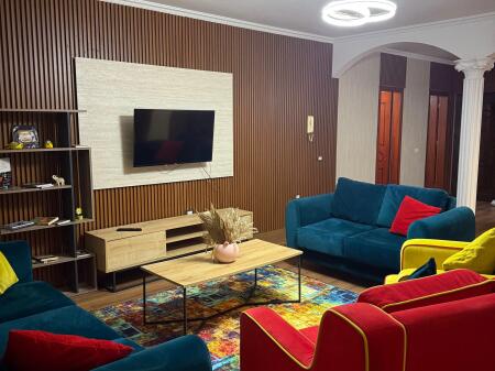 Jepet me qera apartament 2+1, 112 m2 ne Rr. Him Kolli