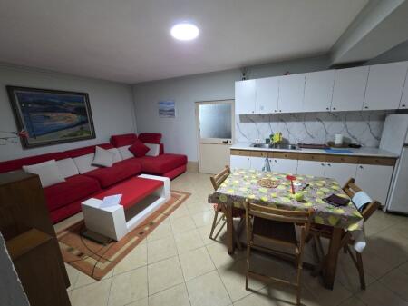 Jepet me qera apartament 1+1 te Shallvaret