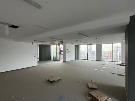 ZYRE ME QERA 263 M2 DOWNTOWN TIRANA 9.200 EURO