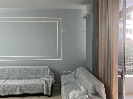 Jepet me qera Apartamenti 1+1, Astir prane Rrethrrotullimit 420 mije leke