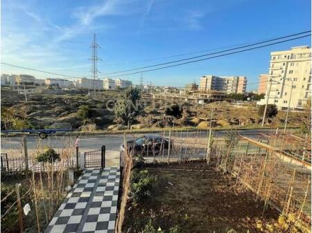 🏡 Villa Attaccata su 2 Piani in Vendita a Golem – 3 Camere da Letto | 2 Bagni | Cortile Privato 🌴