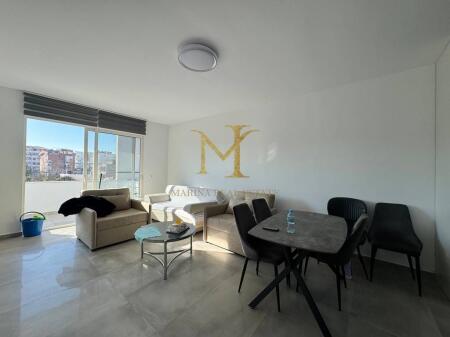 Jepet me qera apartament 2+1+depo ne Plazh Hekurudha, Durres!