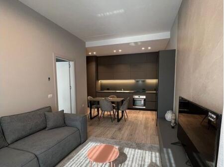 AFFITTASI APPARTAMENTO 1+1 – PRESSO TIRANA GARDEN BUILDING!