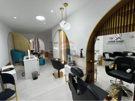 Jepet parukeri me qira te Liqeni i Thatë