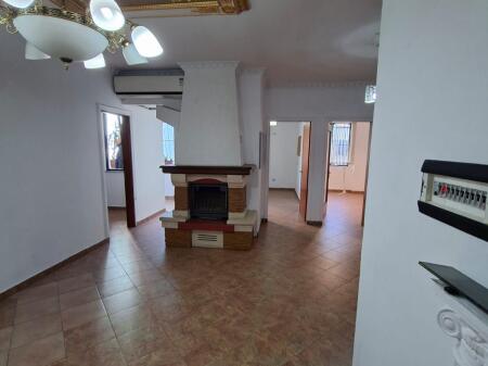 ZYRE ME QIRA 142 M2 PRANE GJYKATES ( ISH EKSPOZITA ) 1000 EURO