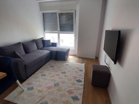 Appartamento 1+1 in affitto  Indirizzo: Complesso Kaimi Ali Demi  5° piano  Arredato  Prezzo 400 mila lek