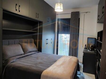 Shitet, Apartament 2+1, Porcelan, Tirana.