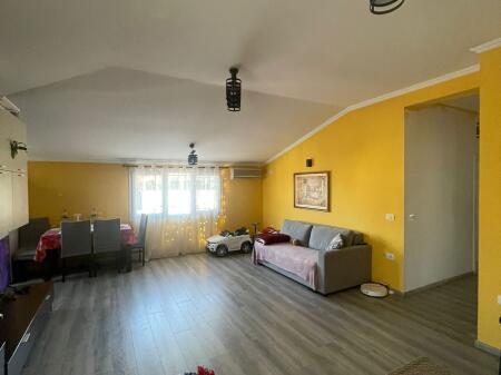 APARTAMENT ME QERA 3+1 RRUGA ELBASANIT 600 EURO