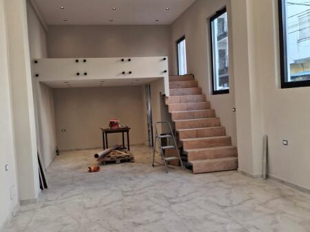 JEPET ME QERA AMBJENT BIZNESI BUZE RRUGE NE QENDER , DURRES