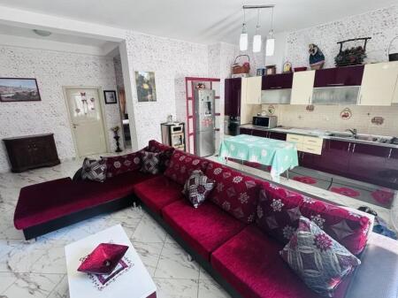 Affittiamo appartamento 1+1 piano villa nella zona 5 maggio   