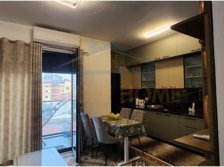 Shitet, Apartament 2+1, Porcelan, Tirane