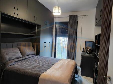 Shitet apartament 2+1 Porcelan Tirane