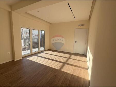 Ali Demi, prane Depove te Ujit, Shesim Apartament 1+1.