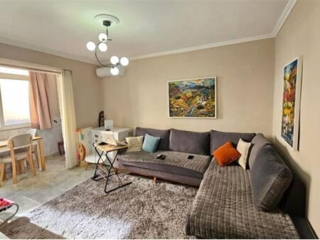 Jepet me qira apartament 1+1, i pozicionuar në zonën e Brrylit,