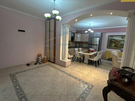 Shitet, Apartament 3+1+2, Rruga Kongresi Manastirit, Tirane.