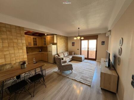 Apartament Per Shitje 1+1+ Garsioniere Ne Qender (ID B120761) Tirane