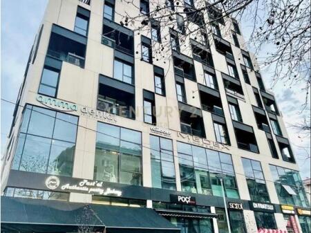 Apartament (Zyrë) për Shitje në zemër të Myslym Shyrit !