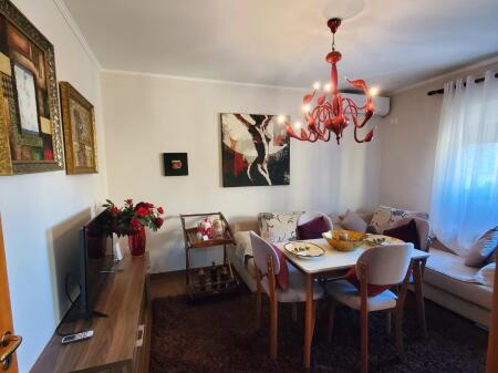 Apartament 1+1, Kafe Roma!