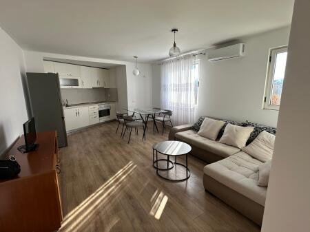 Affittasi 1+1 Maternità Nuova, 5° piano, palazzo di 6 piani senza ascensore 🏷️45.000Leke