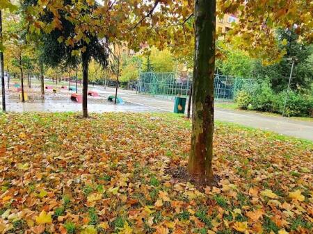 Shitet Apartament 2+1 dhe 2 Poste Parkimi, Fusha e Aviacionit