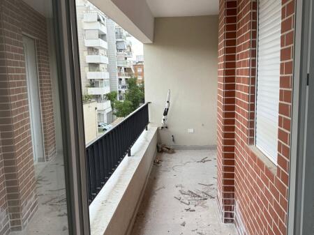 Shitet Apartament 3+1 me 2 Tualete – Pazari i Ri