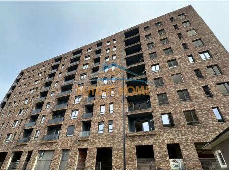 Shitet, Apartament 3+1, Rruga 5 Maji, Tiranë.