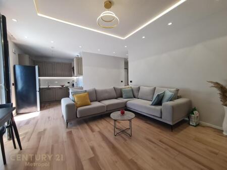 OFROJ PER QIRA APARTAMENT 1+1-PRANE TEGUT!