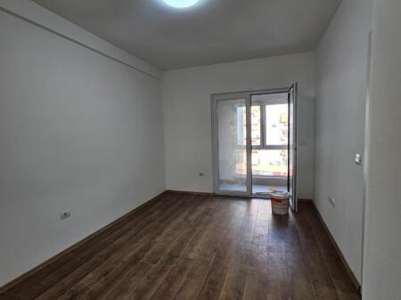 AMBIENT ZYRE ME QERA TEK ZOGU I ZI