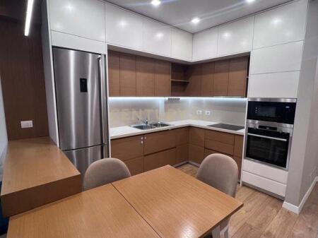 JEPET APARTAMENT 2+1+2 PËR QIRA – ISH FUSHA E AVIACIONIT, TIRANË