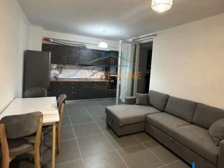 Apartament 2+1 per qera, Rruga 5 Maji, Tirane