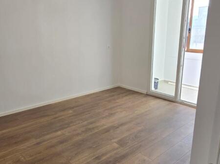 🏢Ne zonen e 21 Dhjetorit,Rruga Kongresi i Lushnjes,pas Hotel Mondial shitet apartament 1+1+Depo, 140,000€uro