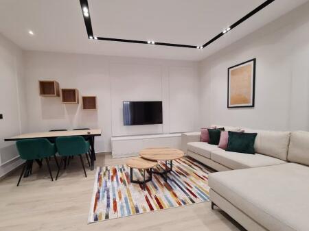 Jepet me Qira Apartament Luksoz 1+1 me Parkim – pranë TEG