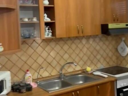 Jepet Shtepi  me qera,    ne Pallat Egzistues 2+1      ID   13951