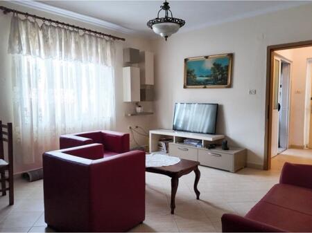 APARTAMENT PER QIRA3+1+2 PRANE PETRO NINIT !