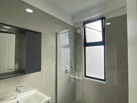 1+1, presso l'ex stazione degli autobus, prezzo 550 mila lek