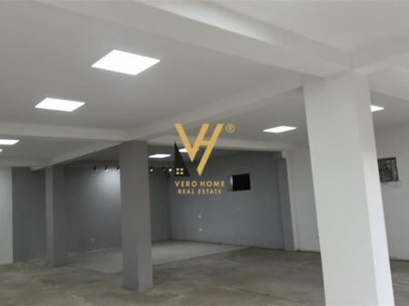 SI OFFRE AMBIENTE 200 M2 IN AFFITTO A FRESKU 100.000 LEKE