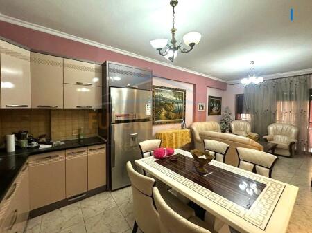 Shitet Apartament 3+1+2 prane Pediatrise, Tirane