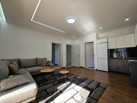 Qera pjese vile kati 2 ,2+1 ne Sauk prane Hotel Baron  me post parkimi 500€