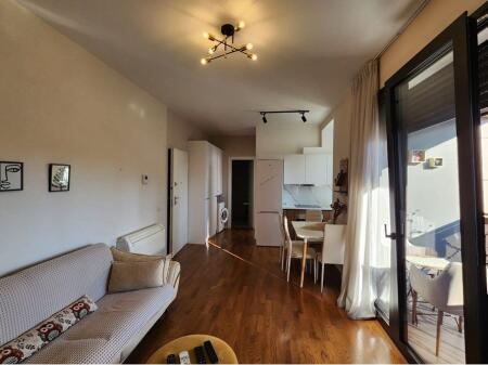 Apartament 1+1 me qira te Rr Barikadave!