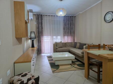 Jepet apartament me qera 1+1