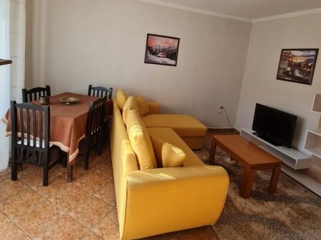 Jepet Shtepi  me qera,    ne Pallat Egzistues 2+1         ID   13863        