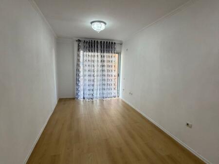 🏠 Shitet Apartament 1+1 – Fresk (përballë SPAR 2)