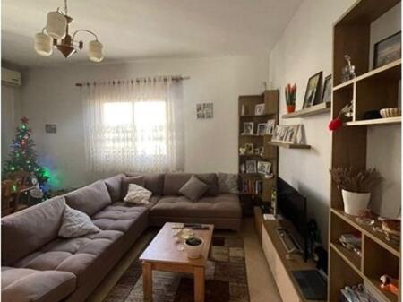 Jepet me Qira Apartament 3+1+2 në Astir