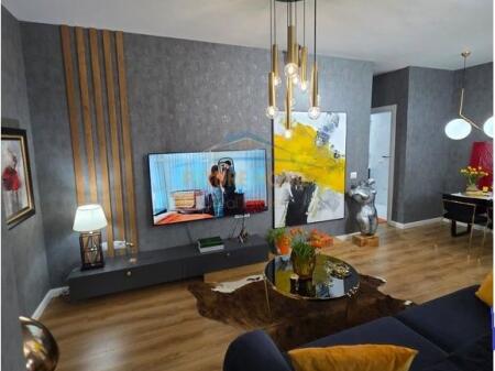 SHITET APARTAMENT 1+1 TEK 21DHJETORI,PRANE MOZAIKUT