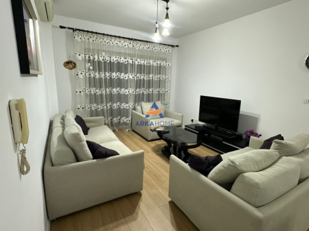 JEPET APARTAMENT ME QERA 2+1+BALLKON "PRANE UJVARES,STADIUMI DINAMO" 850 EURO