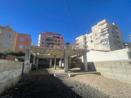 Terreno in Vendita con Permesso di Costruzione presso Rrugica e Kuminit, Durrës !