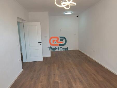 Prane 21 Dhjetorit, Shitet Apartament 1+1 Ideal Per Investim Dhe Per Banim !!