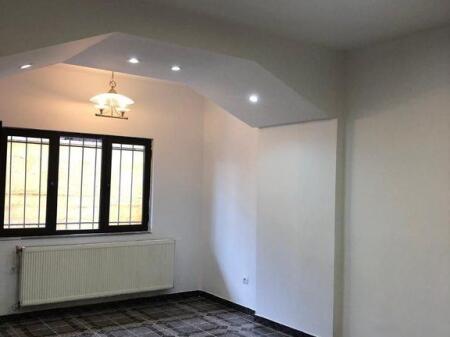 Qera, Ambient per Zyra 3+1, 21 Dhjetori, Tirane