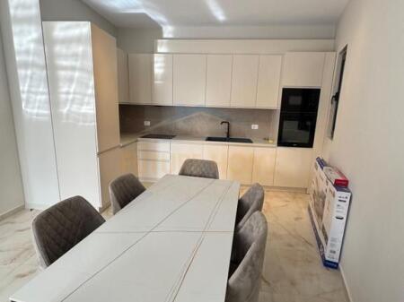 Qera, Apartament 2+1+2, rruga Naim Frasheri , Tirane