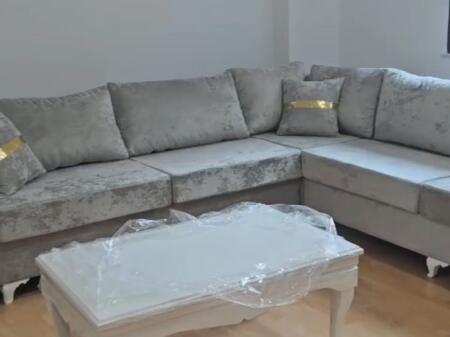 Jepet me qera apartament 2+1 , Rruga 3 deshmoret , Yzberisht , 500 mije leke , Po realizohet arredim i ri
